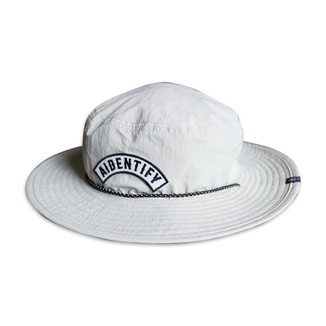 SURF HATS ARCH PATCH "OFF WHITE"