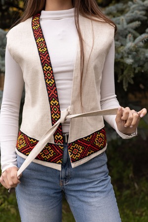 ウクライナ刺繍ヴィシヴァンカベスト 平行縫い　手刺繍　ブラウス　麻　レディース・フリーサイズ