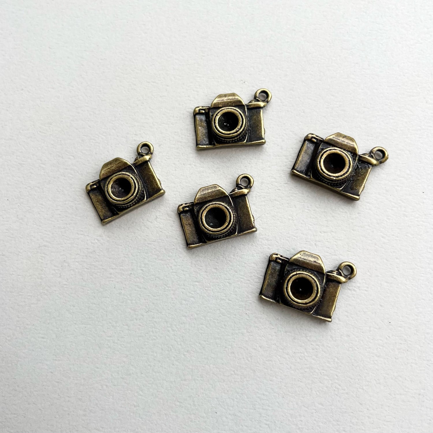 アンティーク風 カメラチャーム | Dua-アクセサリーパーツショップ