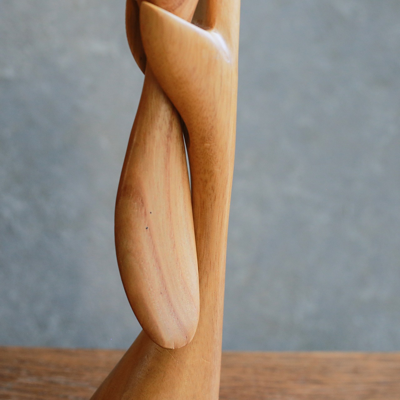 お出かけを待つ、フクロウの靴べら