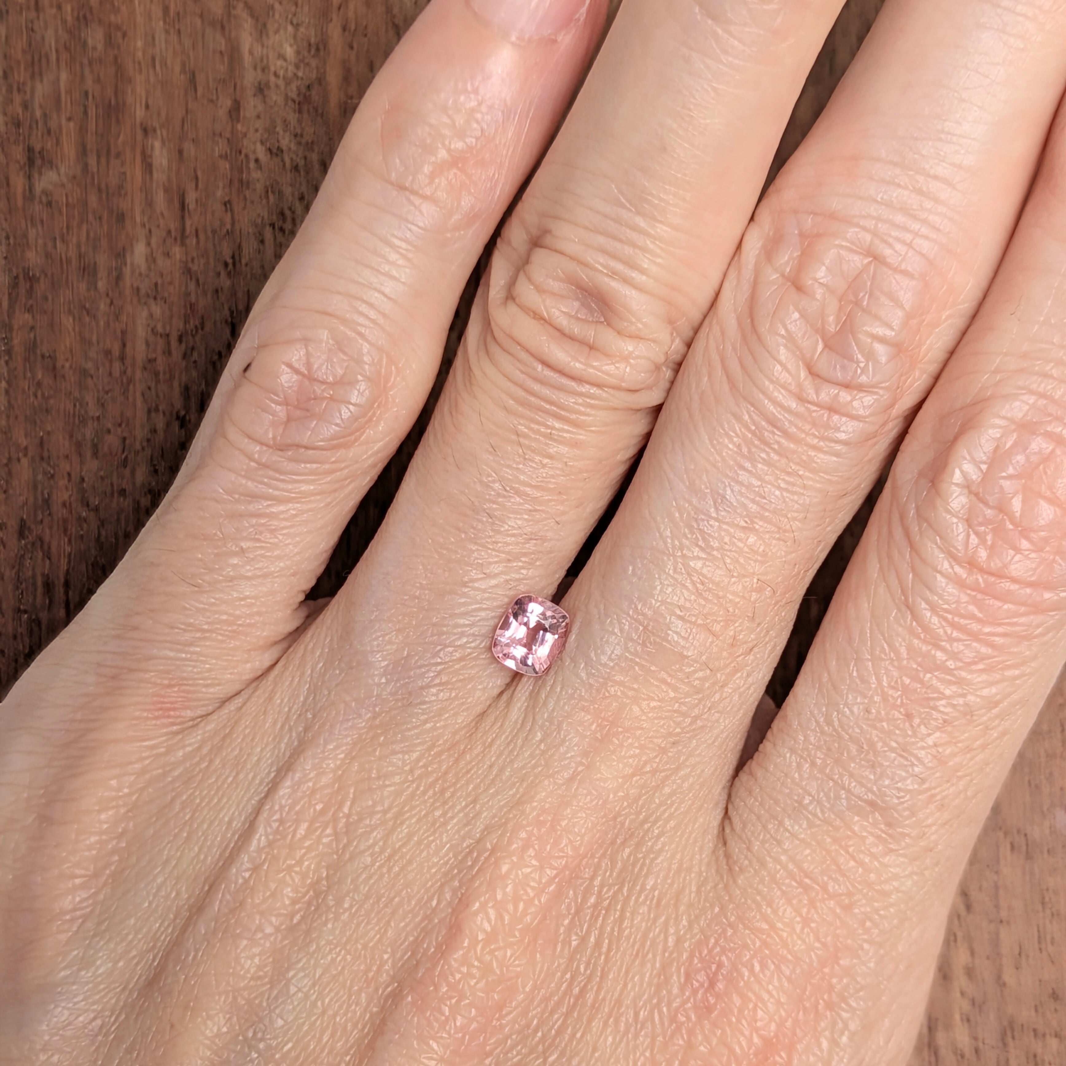 ピンクスピネルルース 【0.56ct】 PRO208453 | Gem's Subculture