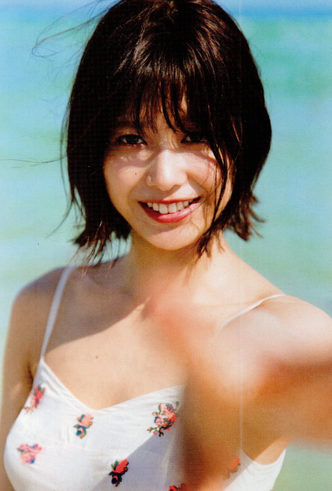 欅坂46 渡邉理佐 1st写真集 「無口」Amazon限定カバーVer. | 本屋 夢幻