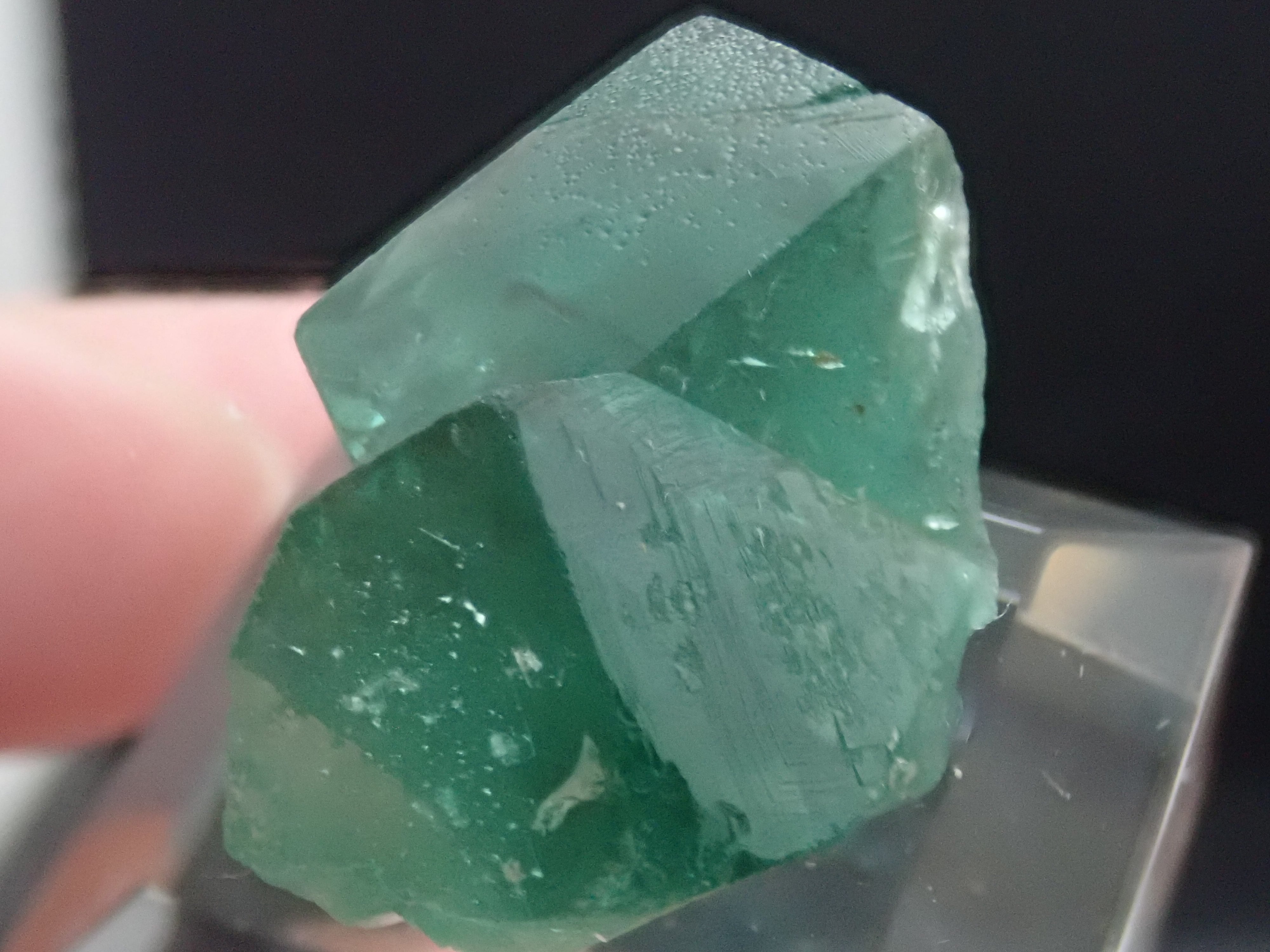 ロ**様 フローライト　蛍石　原石　鉱物標本　天然石　26 ロジャリー】貫入双晶 フローライト 蛍石 原石 標本 | 石処たっちゃん