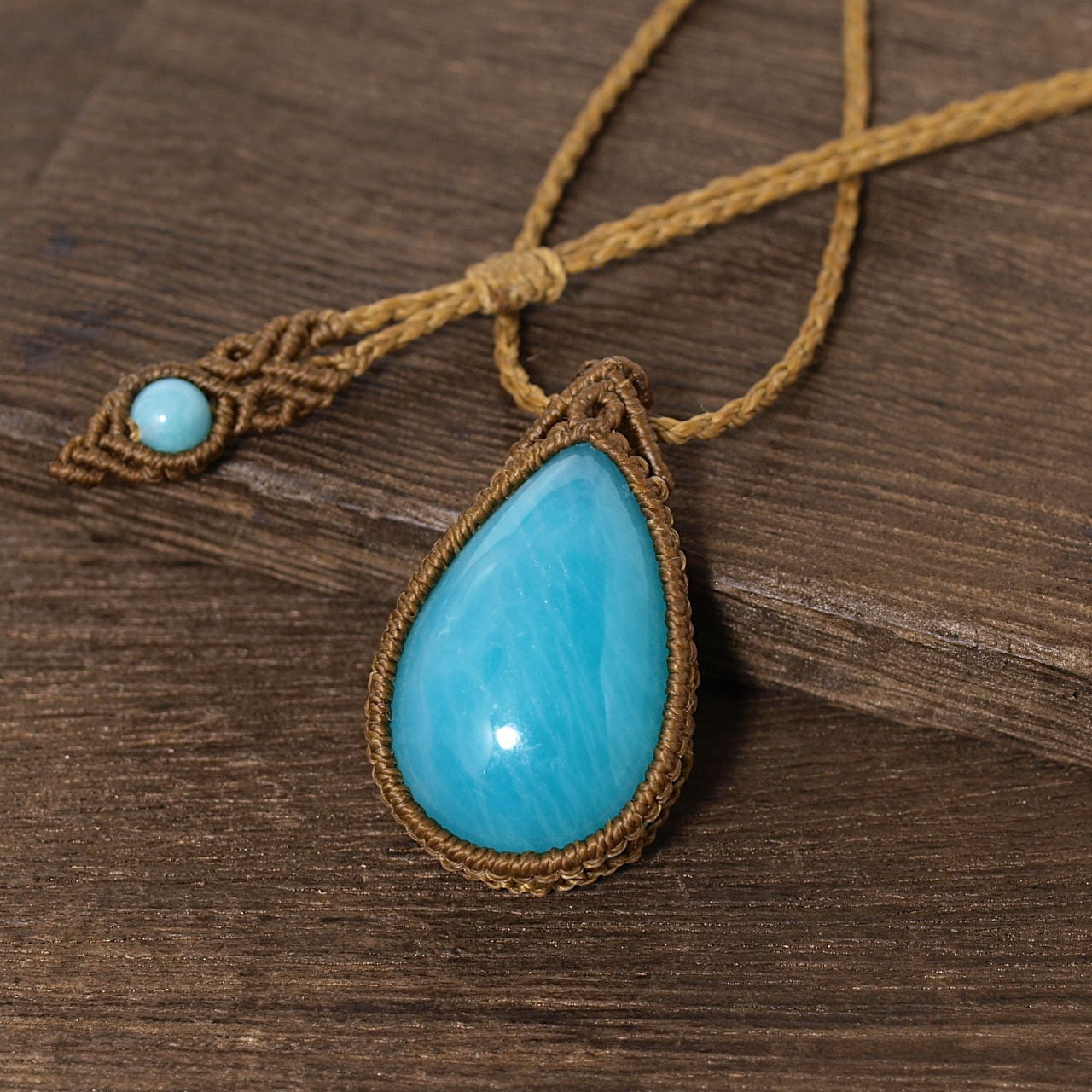 【一点物】アマゾナイトの雫型ルースを包んだマクラメネックレスNo.4