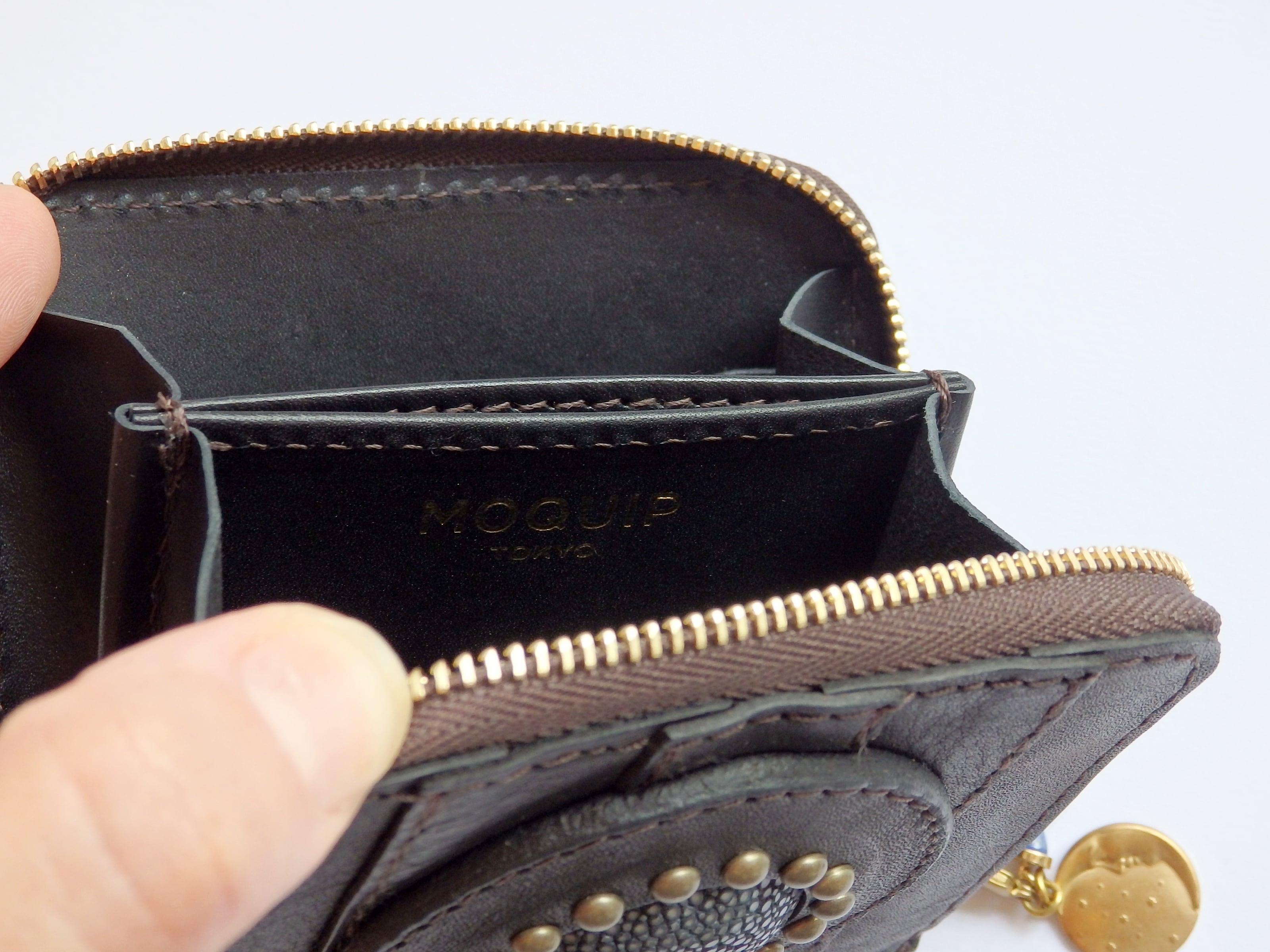 MOQUIP ー FLP限定ガルーシャラウンドパース ブラック ー | flponline