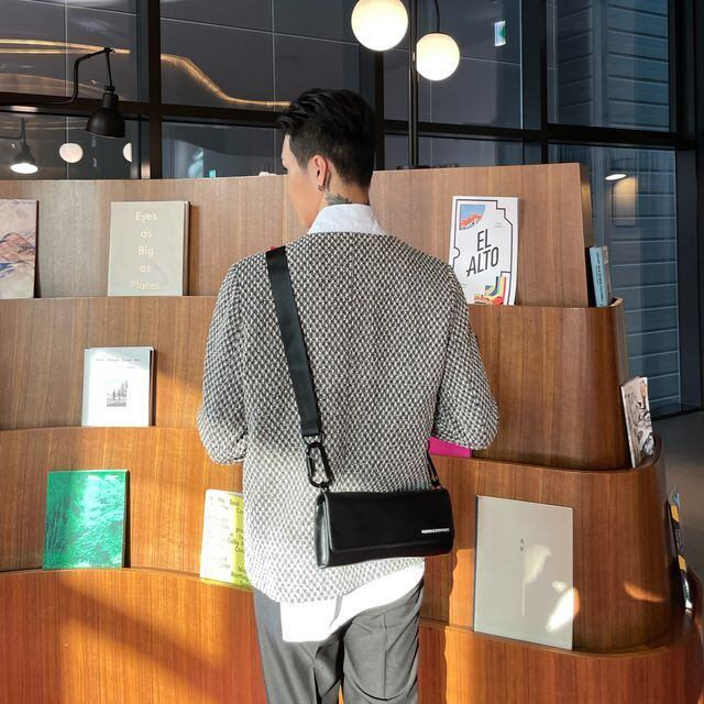 【予約販売】ショルダーバッグ レザー メンズ シンプル ミニバッグ スクエア ブラック 斜め掛け メッセンジャー 黒 こなれ感 お洒落 韓国 トレンド