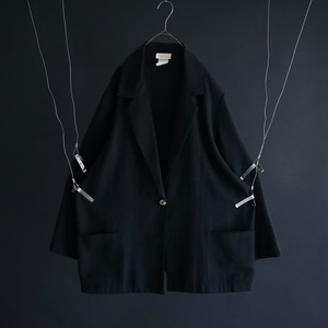 over silhouette 1 button & 2 pockets design easy tailored jacket