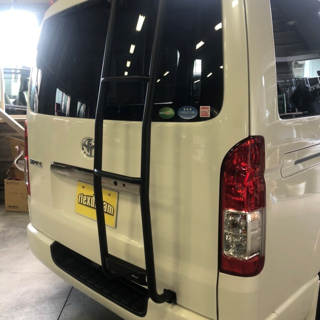 ハイエース200系 標準ボディ用 FDリアラダー ステンレス製サテン