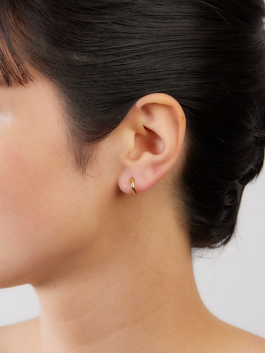 箱無しSale‼️マリアブラックLaid Back7 Huggie ピアス Maria Black Laid Back 7 Huggie -Plated Single Hoop Earring - Gold