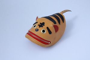 顔違い【2026年1月1日20時再販予定】体がユラユラゆれる【張子の虎ポーチ】