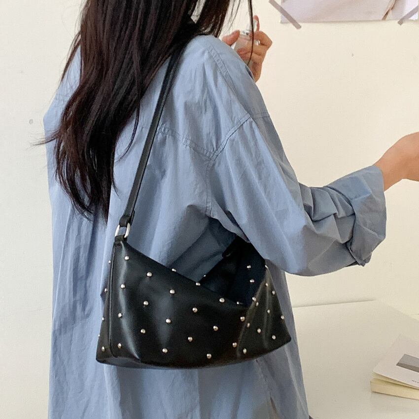 studded shoulder bag　J00477