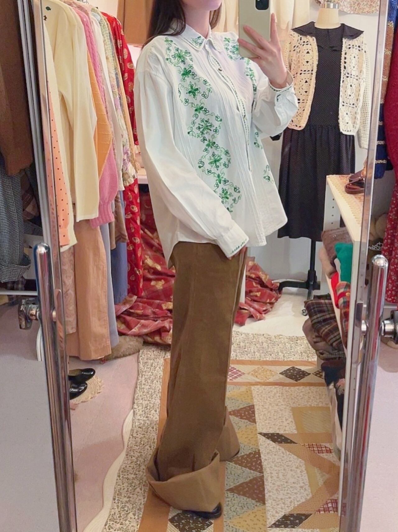 clover embroidery white shirt