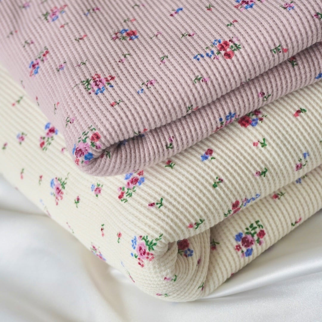 お取寄せ）小花柄ワッフルニット韓国生地、犬服 ベビー服 スタイ