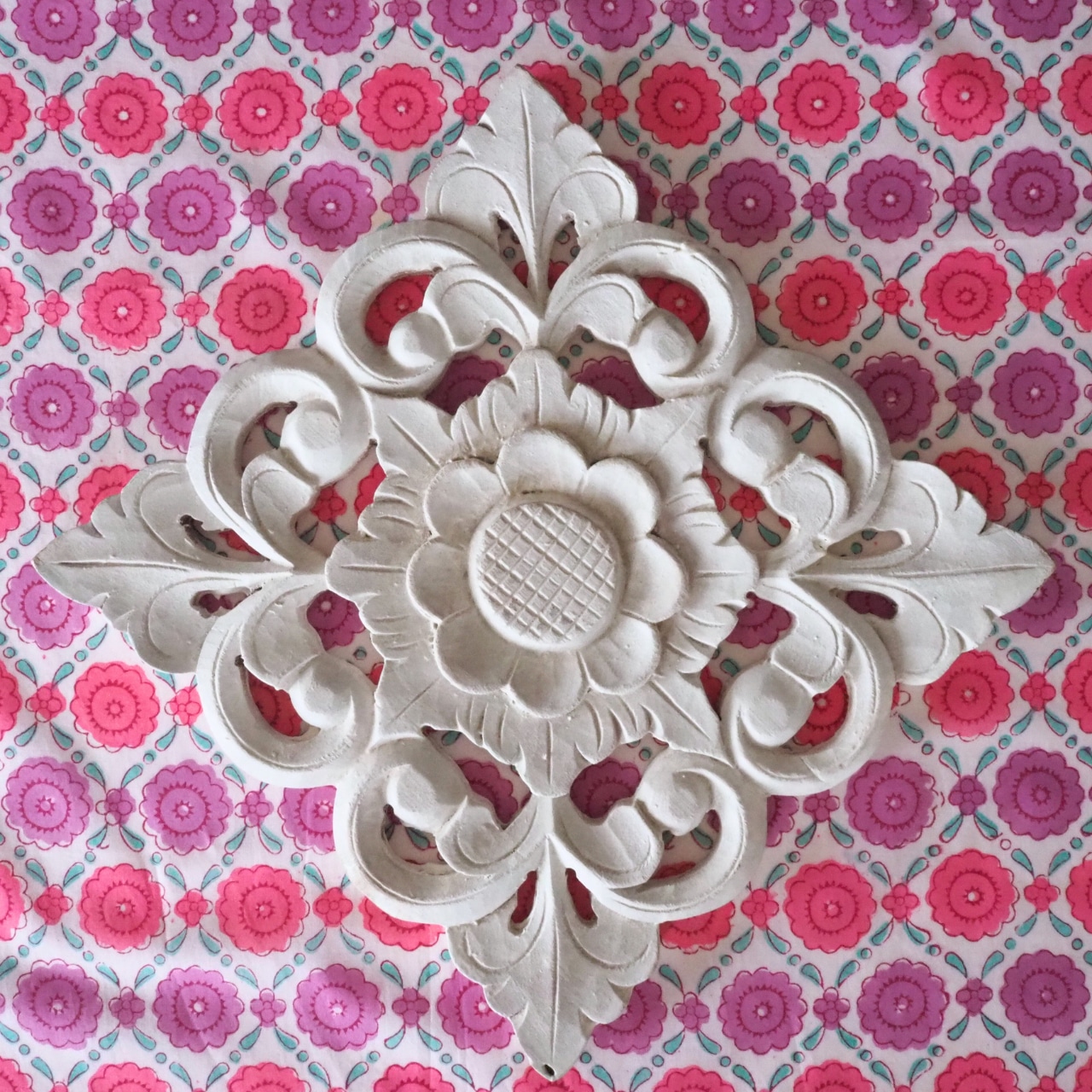 ブロックプリント生地【50cm単位】インド綿 花柄 白×ピンク×パープル #39278-PK1