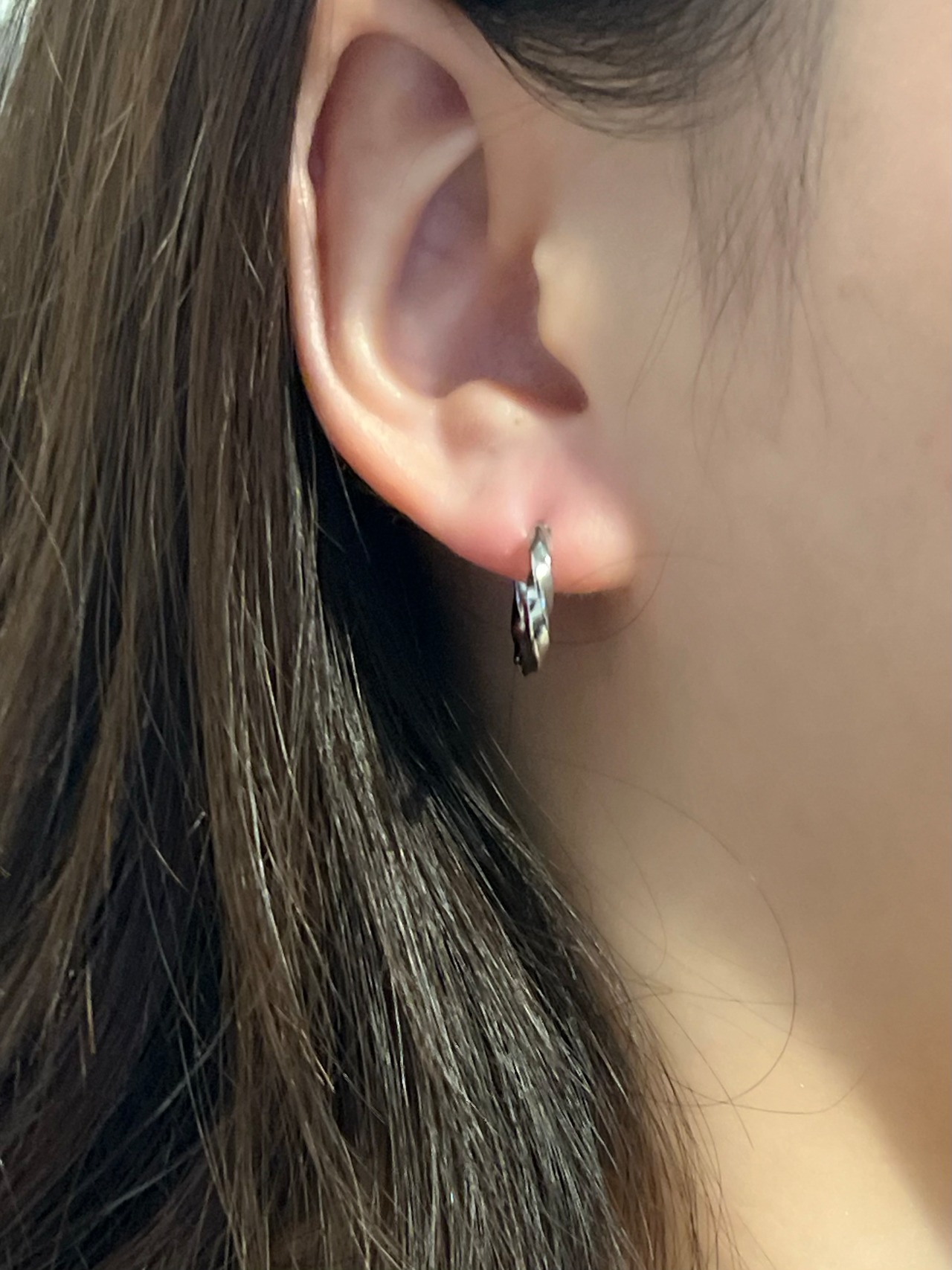 Twist hoop pierce