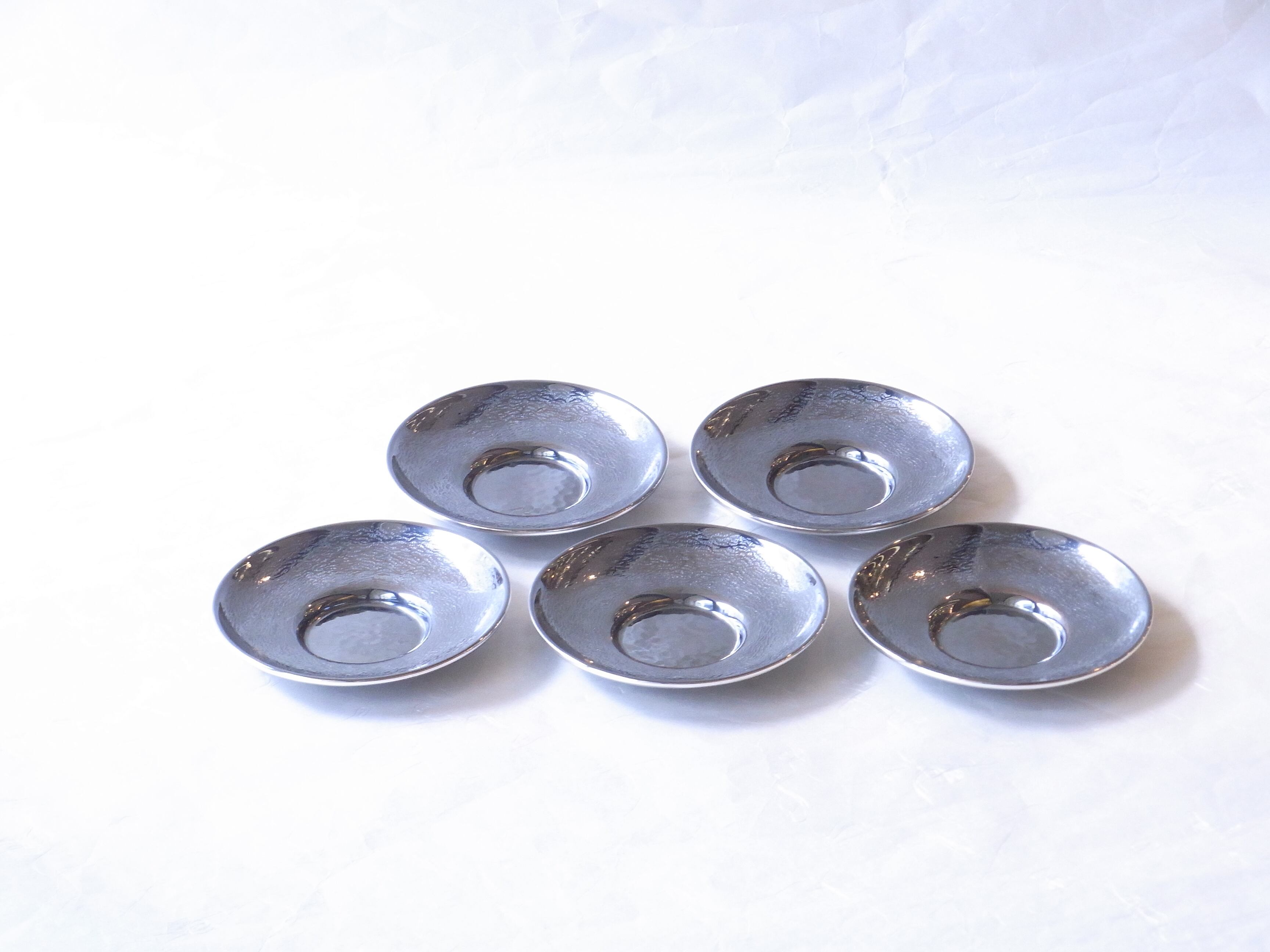 銀鎚目打青海皿