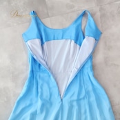 フラダンス 衣装 ワンピース ドレス ブルー系 ホワイト系 水色 白 ノースリーブ グラデーション さわやか 華やか 鮮やか かわいい おしゃれ 上品 大人っぽい フレアスカート ふんわり ハワイアン アロハ フラ ダンス レッスン 練習 水色系 エレガント カジュアル リゾート