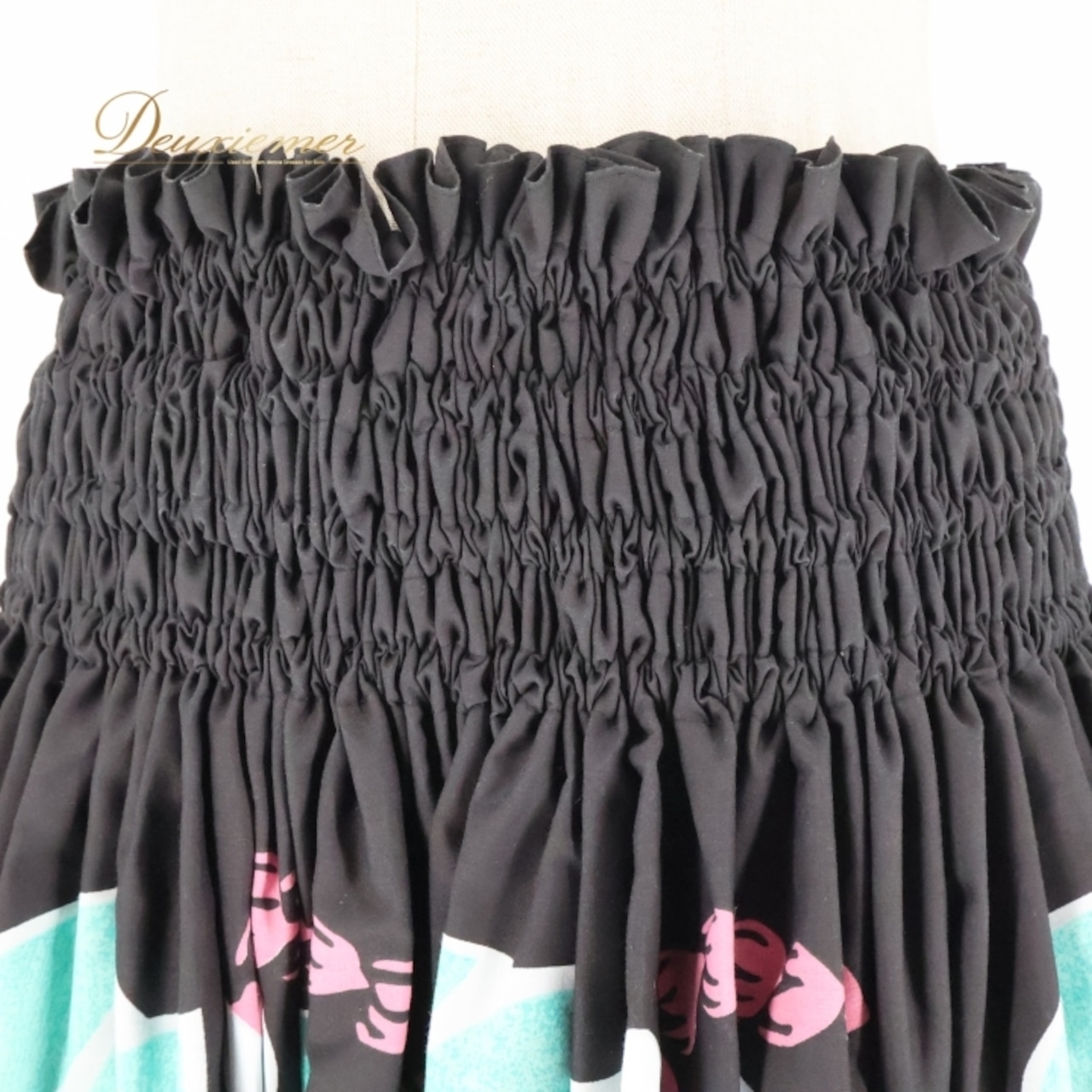 フラダンス 衣装 パウスカート エムエムジェイ ブラック系 MMJ 日本製 ティアレ柄 シングル かわいい 華やか 鮮やか きれい 大人っぽい シンプル 黒 白 水色 ピンク ハワイアン アロハ ハワイアンプリント フラ ダンス レッスン 練習 おしゃれ