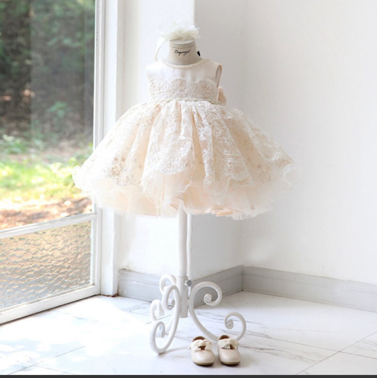 即納/送料無料】好評刺繍ドレス子供ドレス豪華高見えドレス ネック