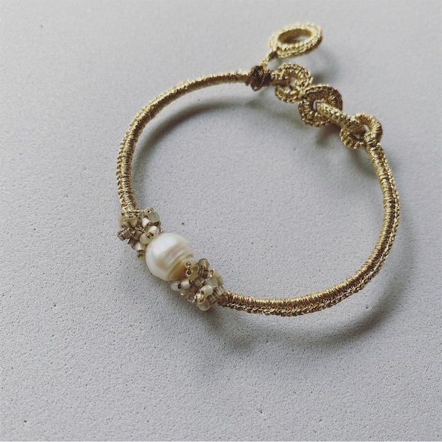 CRYSTAL BIJOUX BRACELET "REEL" -Pearl/Gold-