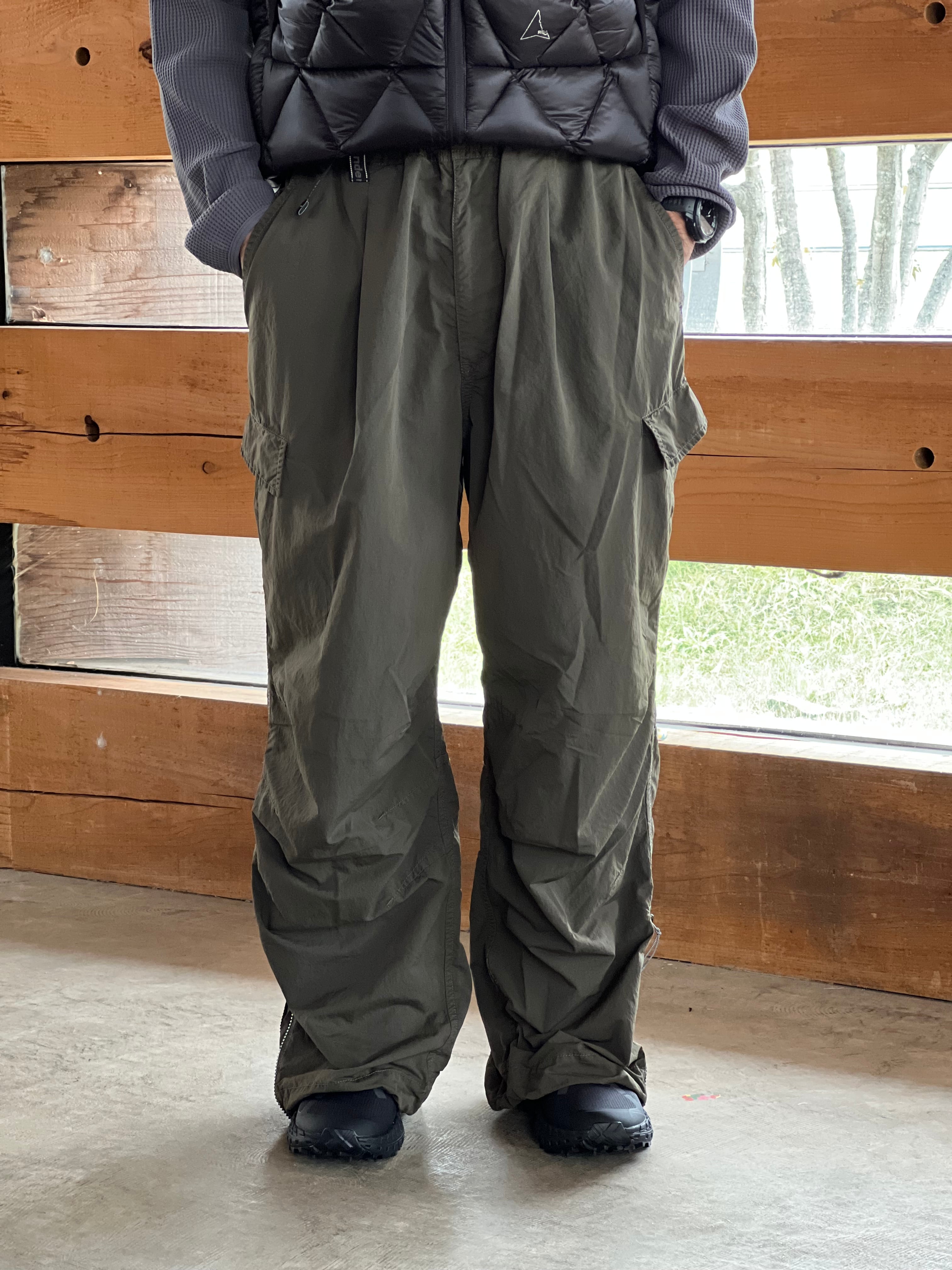and wander × ROA カーゴパンツ カーキM and wander（アンドワンダー） パンツ 「and wander」ROA garment dye