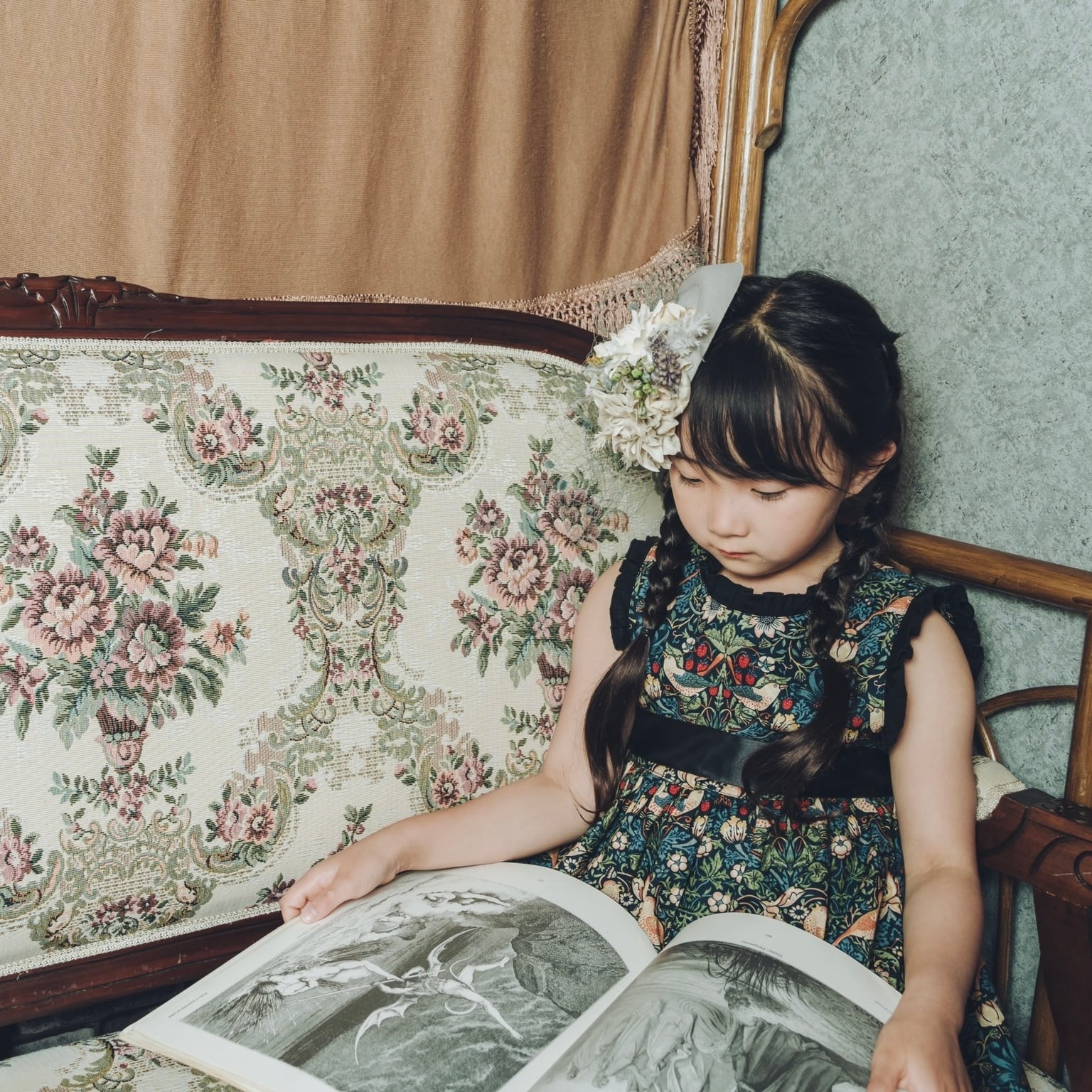 Girls モリスで着飾るクラシカルワンピース/ウィリアムモリスいちご