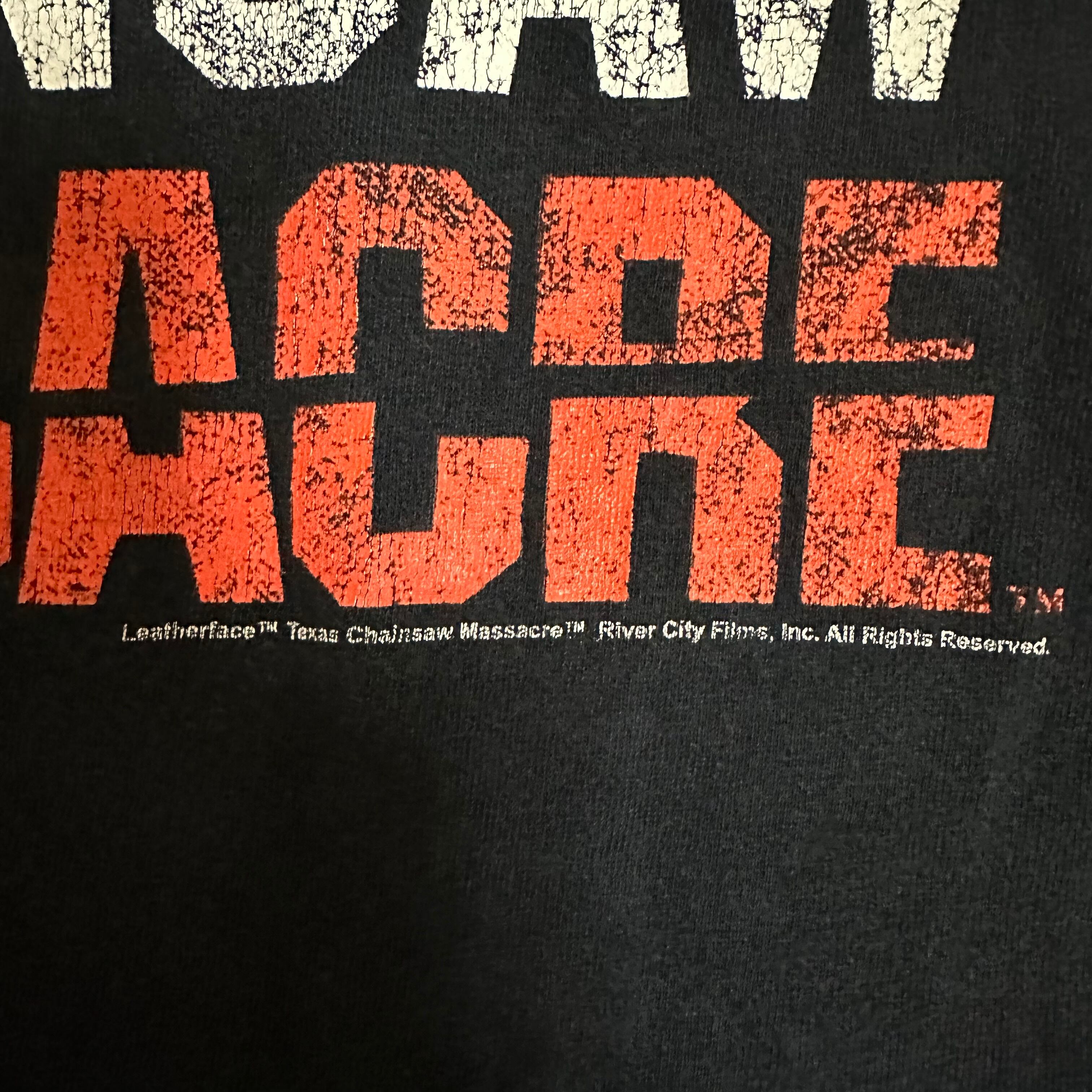 悪魔のいけにえ テキサスチェーンソー ムービーTシャツ ブラック 悪魔のいけにえ テキサスチェーンソー ムービーTシャツ ブラック