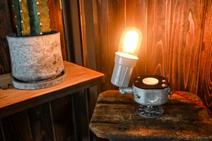 売り切れ)iron Creation tablelamp