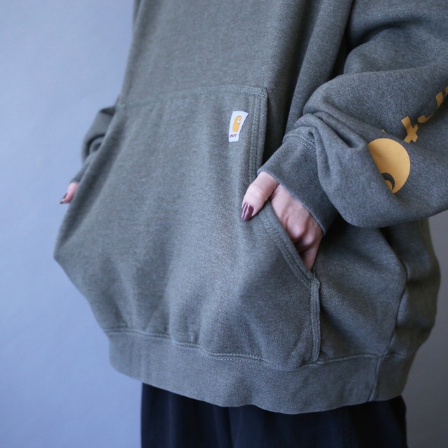 "Carhartt" sleeve logo printed over silhouette khaki sweat parka