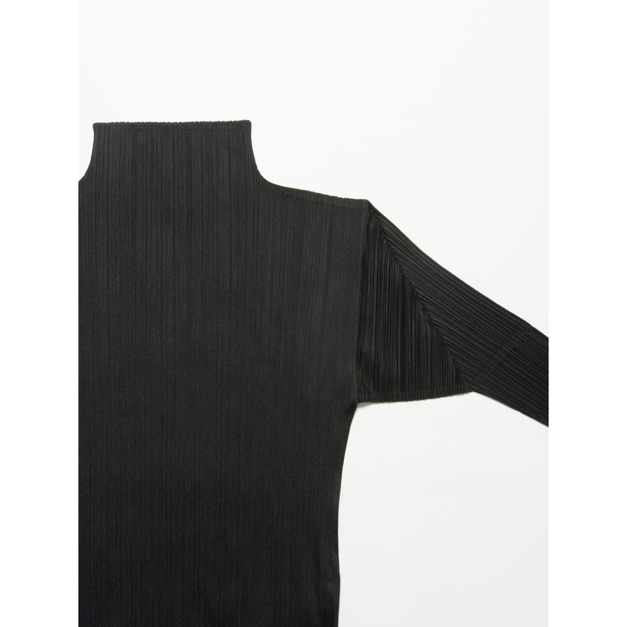 PLEATS PLEASE ISSEY MIYAKE 】Made in Japan high neck pullover 