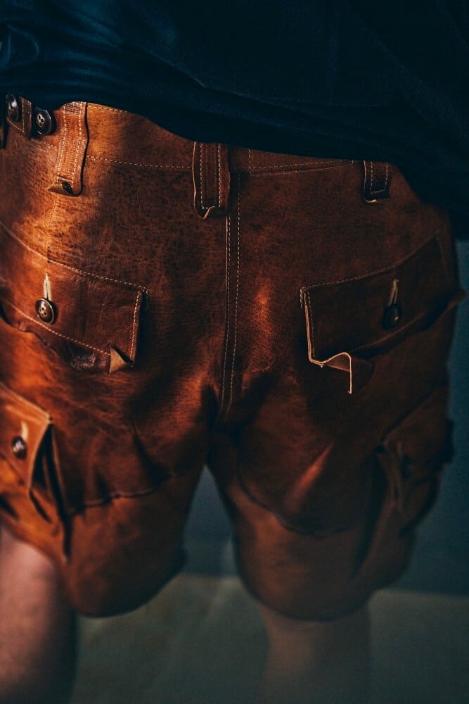 GOODKARMA DEVELOPMENT Lather Cargo Shorts LAZY T-Brown Color | BOW
