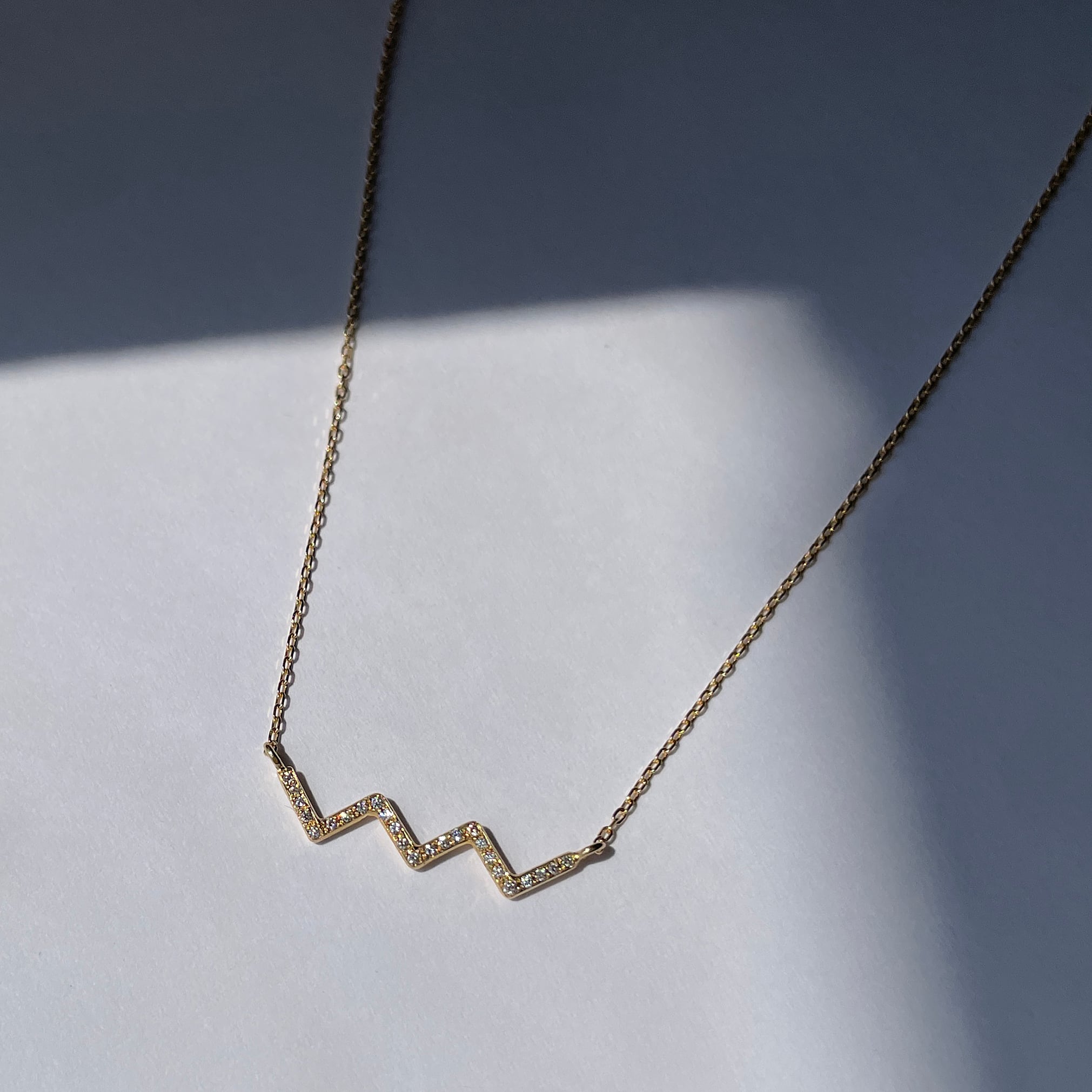 Diamonds on zig-zag necklace / K18YG