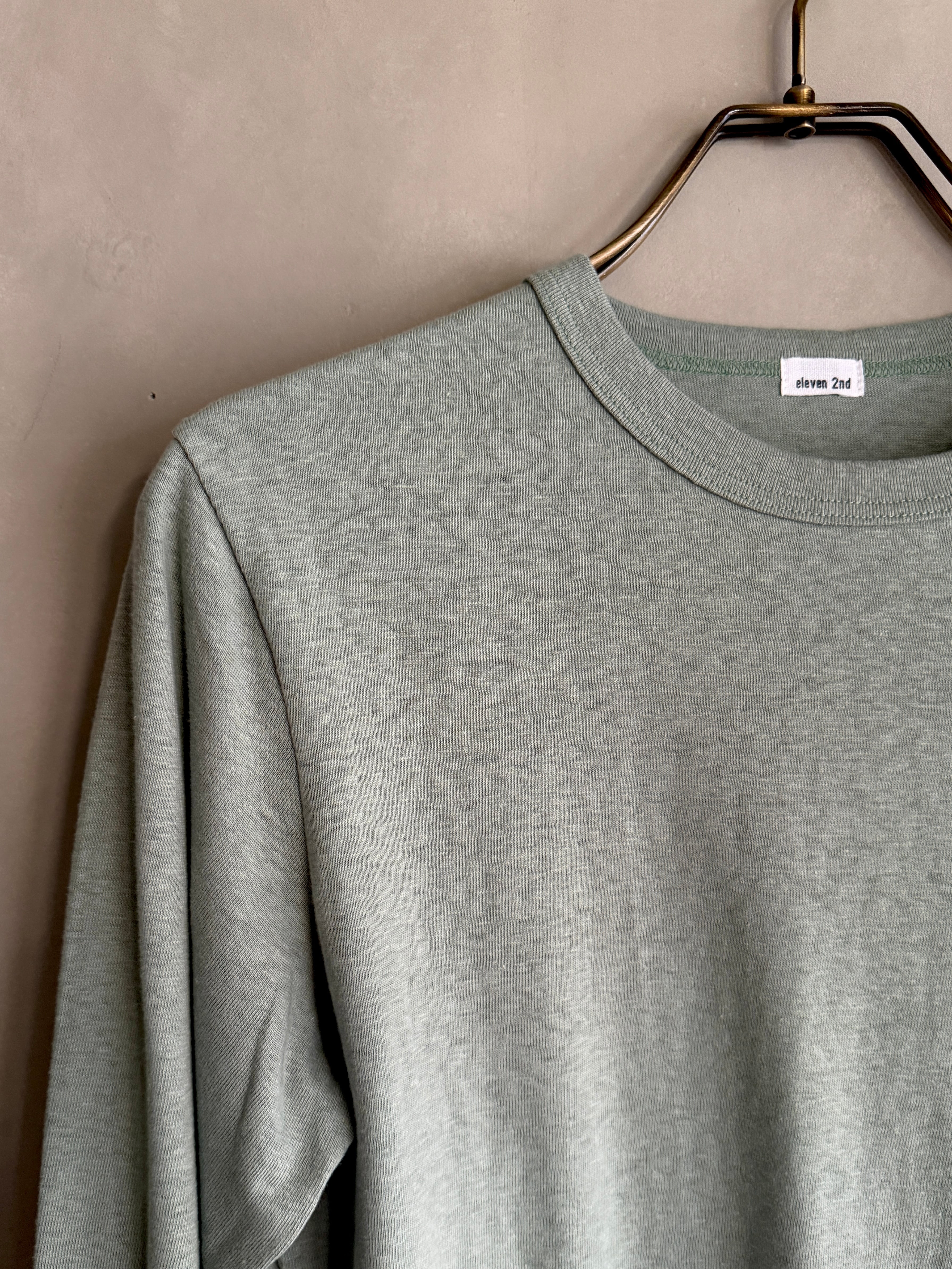 eleven 2nd｜イレブンセカンド｜コットン長袖Tシャツ｜セージ | 岡の