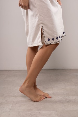 ウクライナ刺繍ヴィシヴァンカ・クラシック　七分袖　コロミヤ　手刺繍　麻　レディース・フリーサイズ