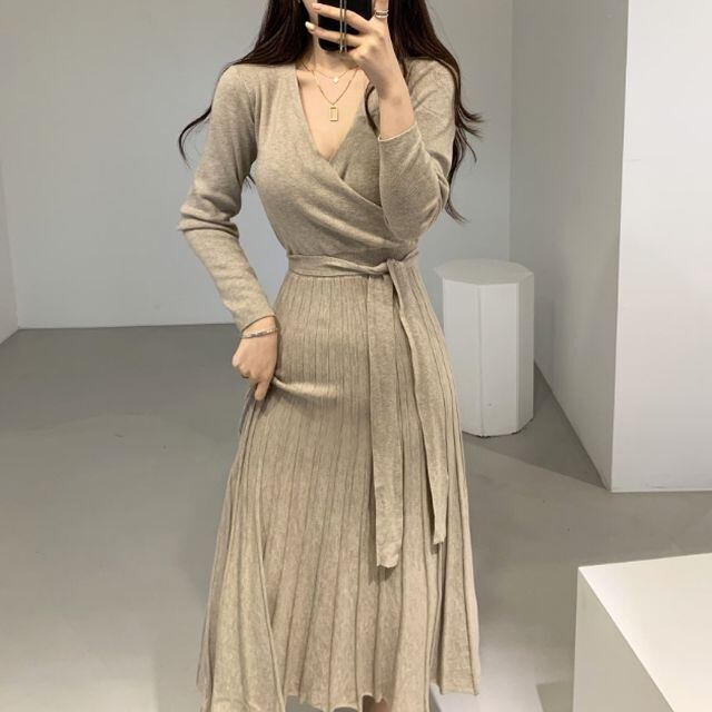 【予約販売】ニットワンピース プリーツ レディース カシュクール Vネック 細見え ピンク ブラック ベージュ きれいめ 秋冬 ワンピ 大人可愛い エレガント おしゃれ こなれ感 韓国