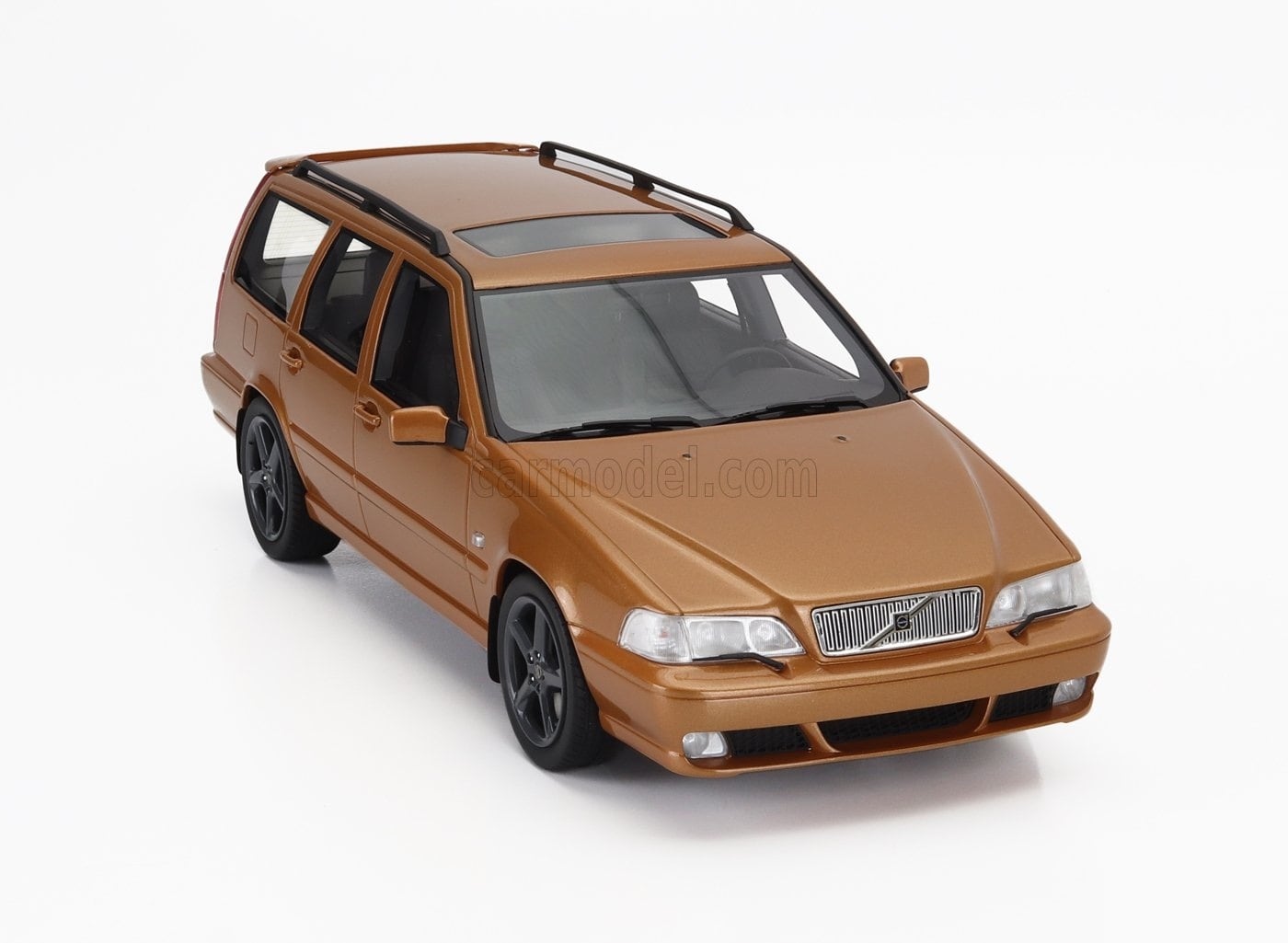 ミニカー 1/18 ボルボ V70 SW DNA COLLECTIBLES 1/18 VOLVO V70 SW