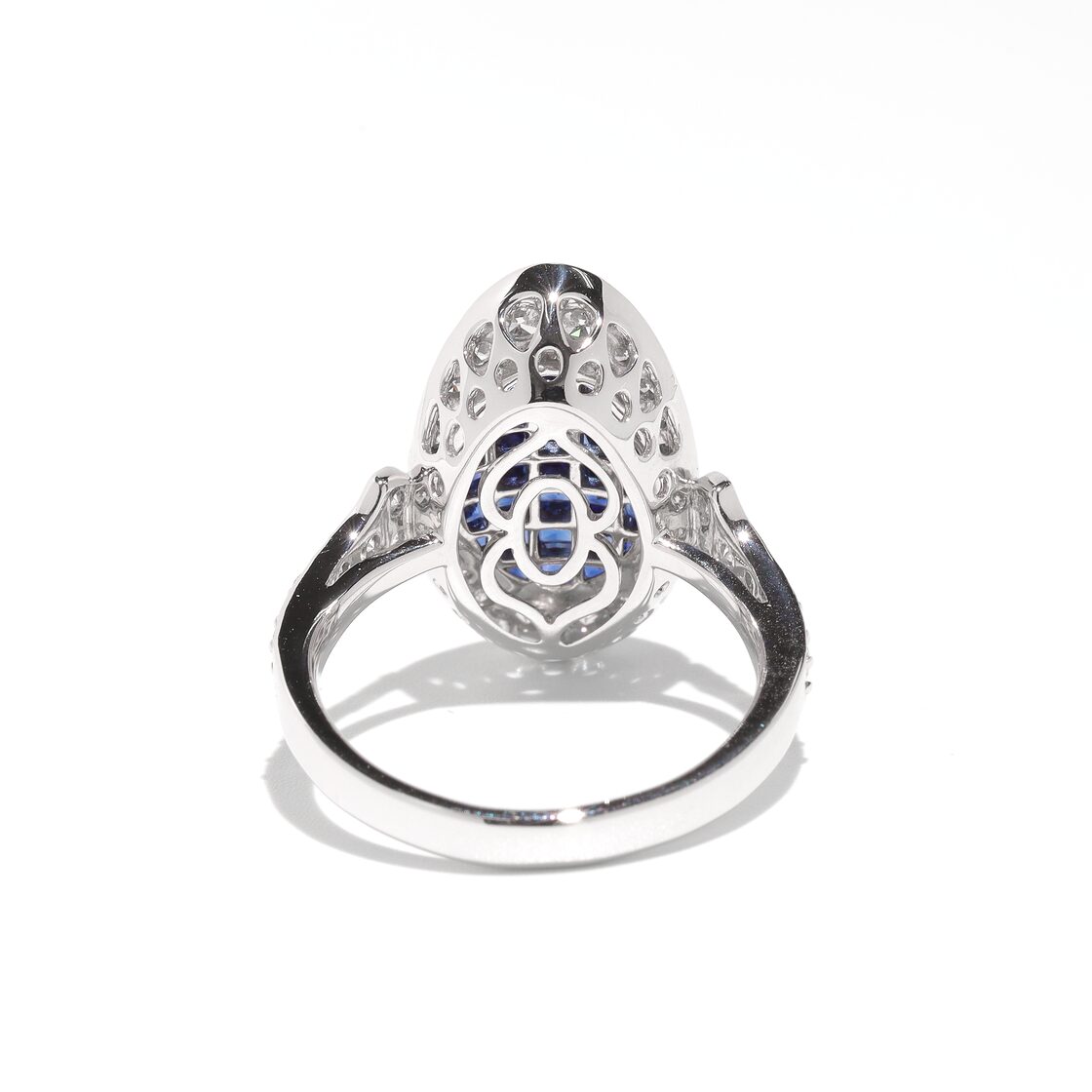 ミステリーセッティング サファイア リング K18(WG) / 2.050ct / DA 