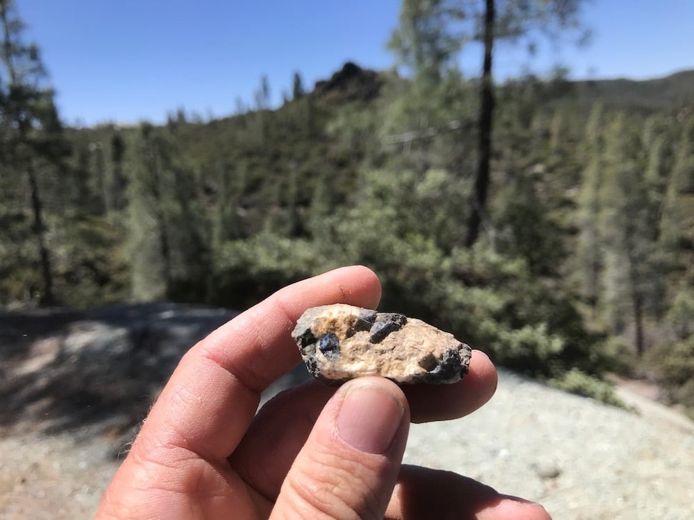 ベニトアイト 自主採掘！ ベニト石 カリフォルニア産 15,2g BN120 鉱物
