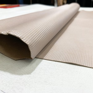 やぎ革　メタリック　型押し　薄ピンク【約33ds / 約0.8mm厚】L1G-006