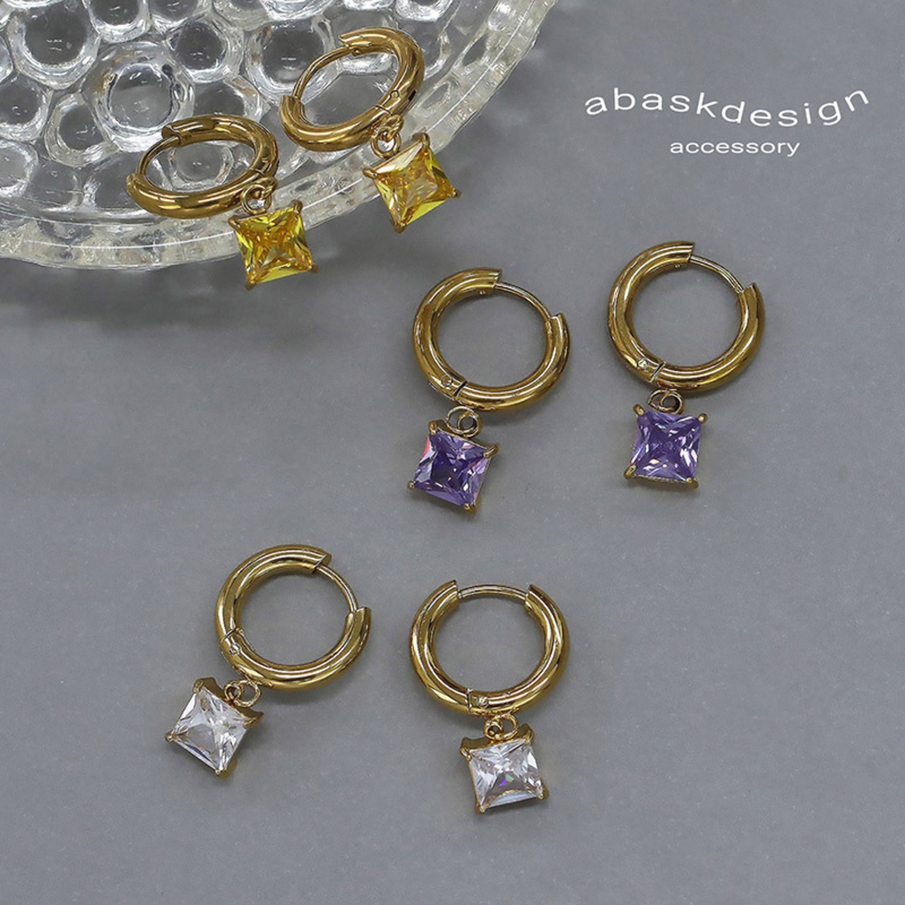 【ネコポス便】金属アレルギー対応のキュービックジルコニアカラーフープピアス 2671