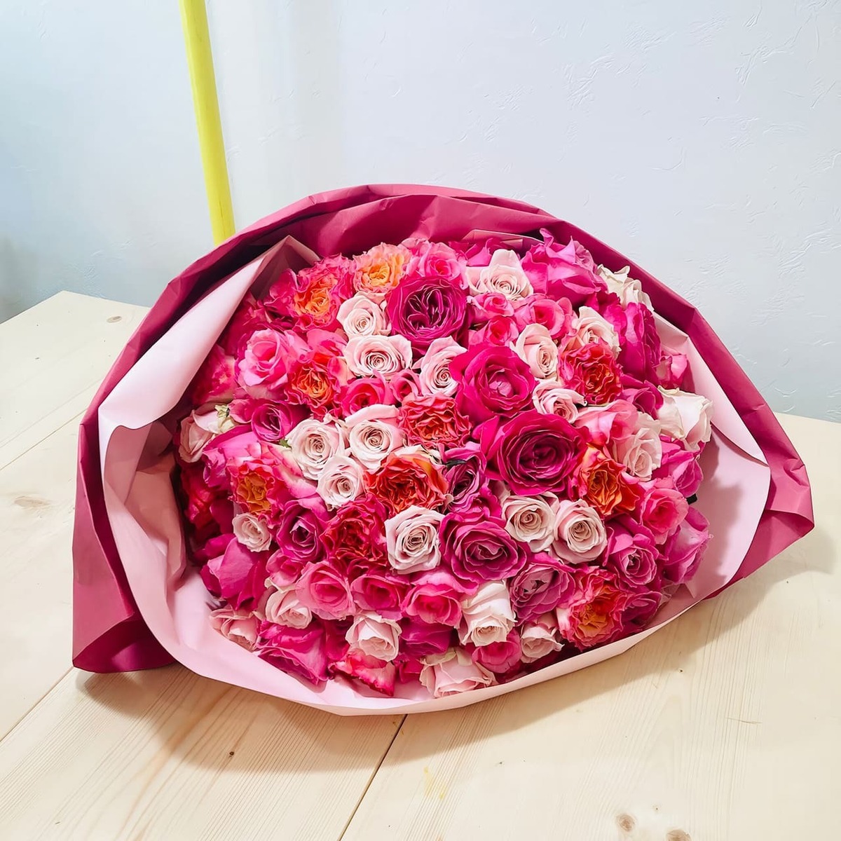 サプライズ用 バラ100本 ピンクミックス 特大お花束 Bouquet 【東京23 