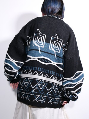 art full pattern over silhouette sweater