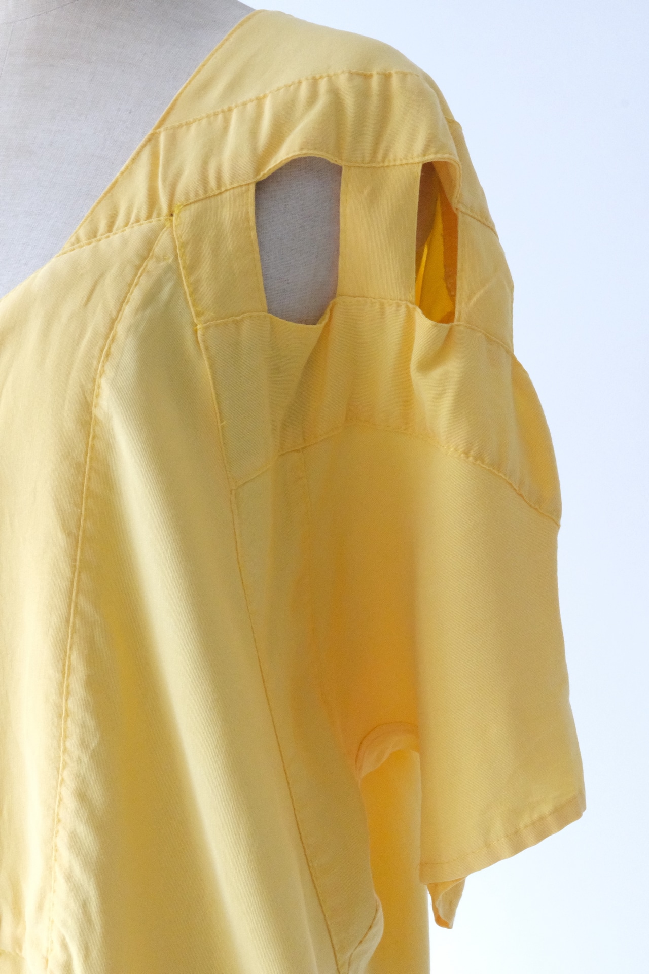 Cut-out yellow tunic Blouse