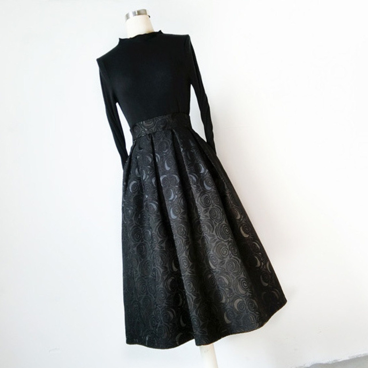 魔女の庭〜黒薔薇のタックスカート〜M21065