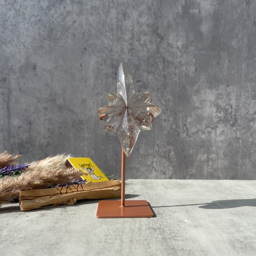 ブラジル・ミナスジェライス州 セラデカブラル産 スモーキークォーツ『流れ星』スタンド付き｜ライトカラー