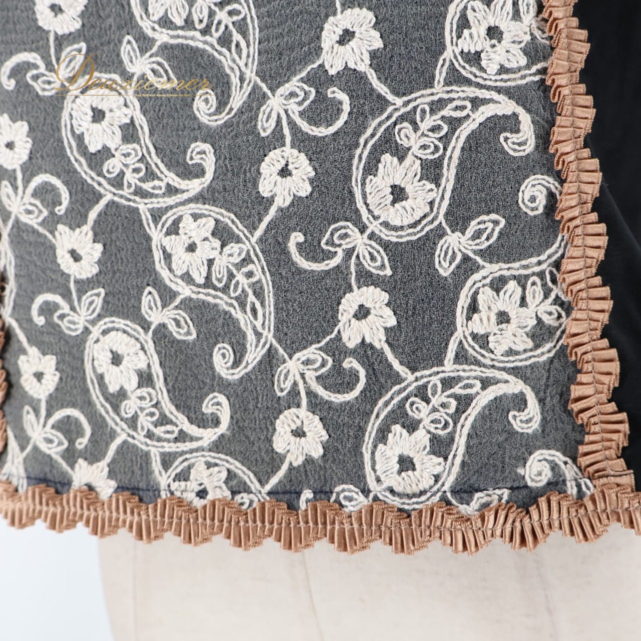フォークダンス 衣装 Paondor パンドール ベスト ブラック系 花 花柄 刺繍 黒 白 茶 レース かわいい 練習 レッスン ダンス衣装 イベント おしゃれ チロリアン カントリー 日本製 ホワイト系 ブラウン系