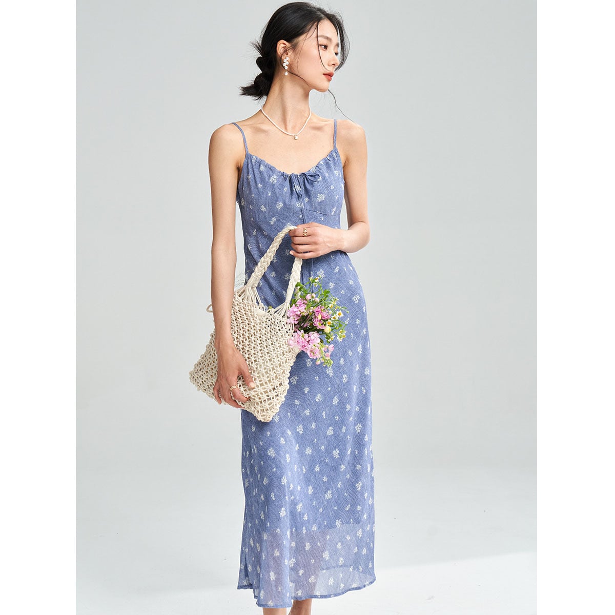 ロングドレス レディース キャミソール スパゲッティストラップ 花柄 小花柄 Aライン フレアシルエット 軽やか 通気性 涼しげ ナチュラル フェミニン きれいめ リゾート風 デート お出かけ 韓国ファッションDQ2-SH18282