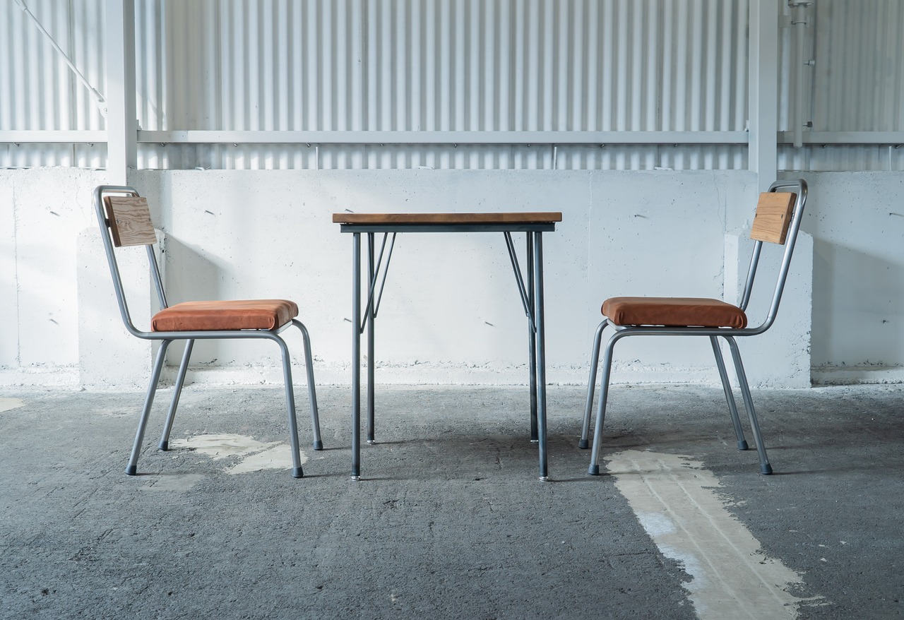 【お客様専用ページ100cm幅に変更】SK TABLE 600 PINE/1-2人掛けテーブル/カフェサイズ/店舗什器/オーク/送料無料(北海道・沖縄・離島除く)