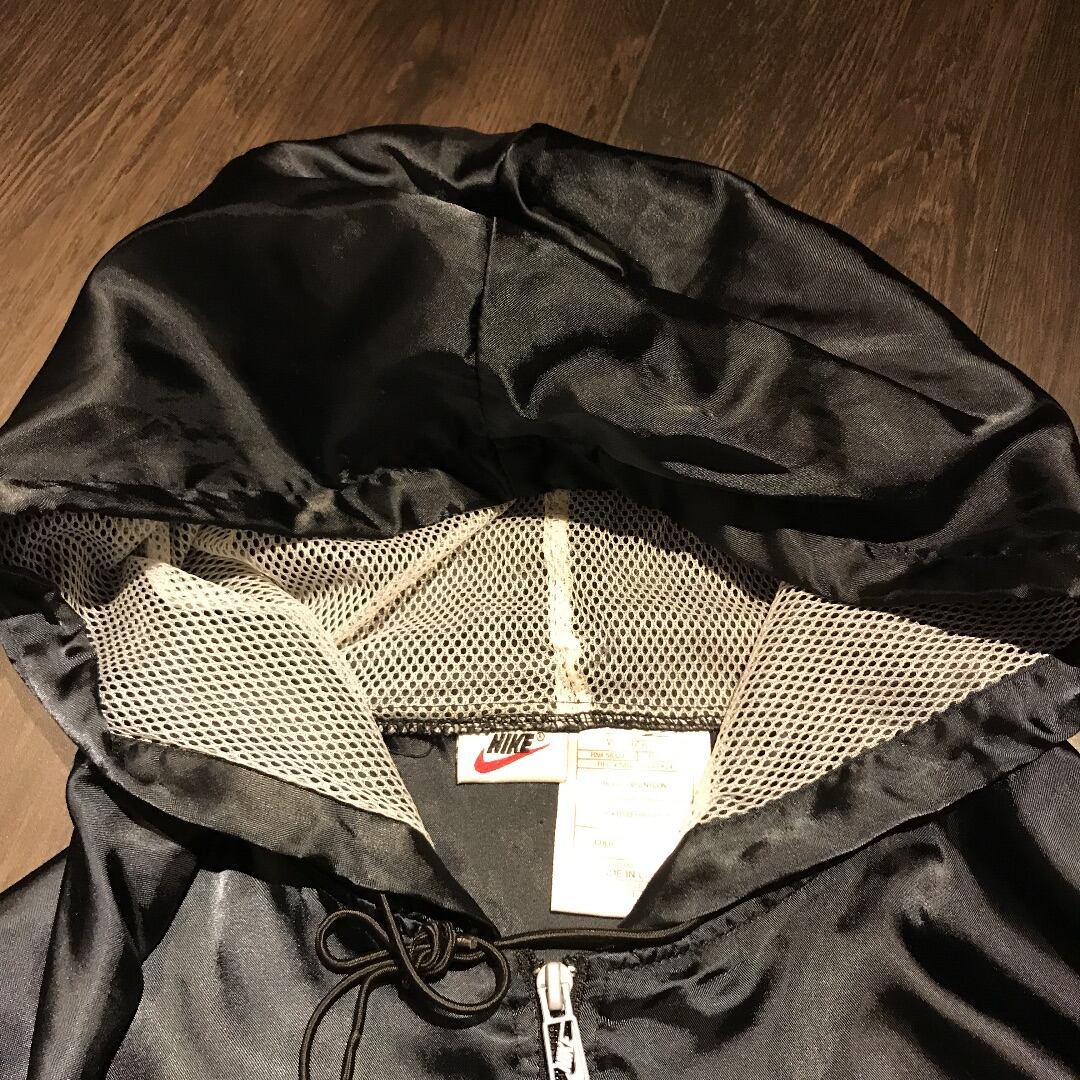 【希少✴︎90's 】ナイキナイロンジャケット ワンポイント刺繍ロゴ　銀タグ NIKE 銀タグ90's ワンポイント刺繍ロゴ ナイロンジャケット