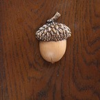 天然木 貯金箱 どんぐり装飾 コインバンク 木製 ナチュラル 小銭入れ 鍵付き 植物彫刻 インテリア雑貨